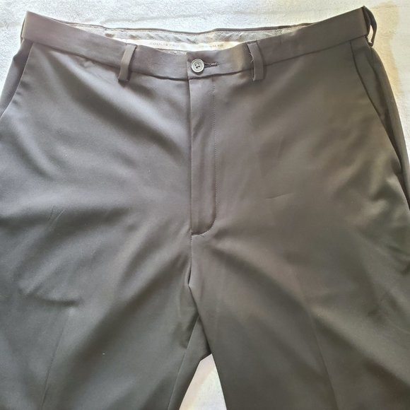 HAGGAR Black Classic Fit Cool 18 Pro Dress Pants, 36W X 34L - Picture 2 of 8